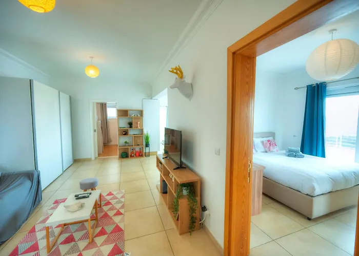 Seaview Terrace, 2Bedrooms, Communal Pool Cogo1-1