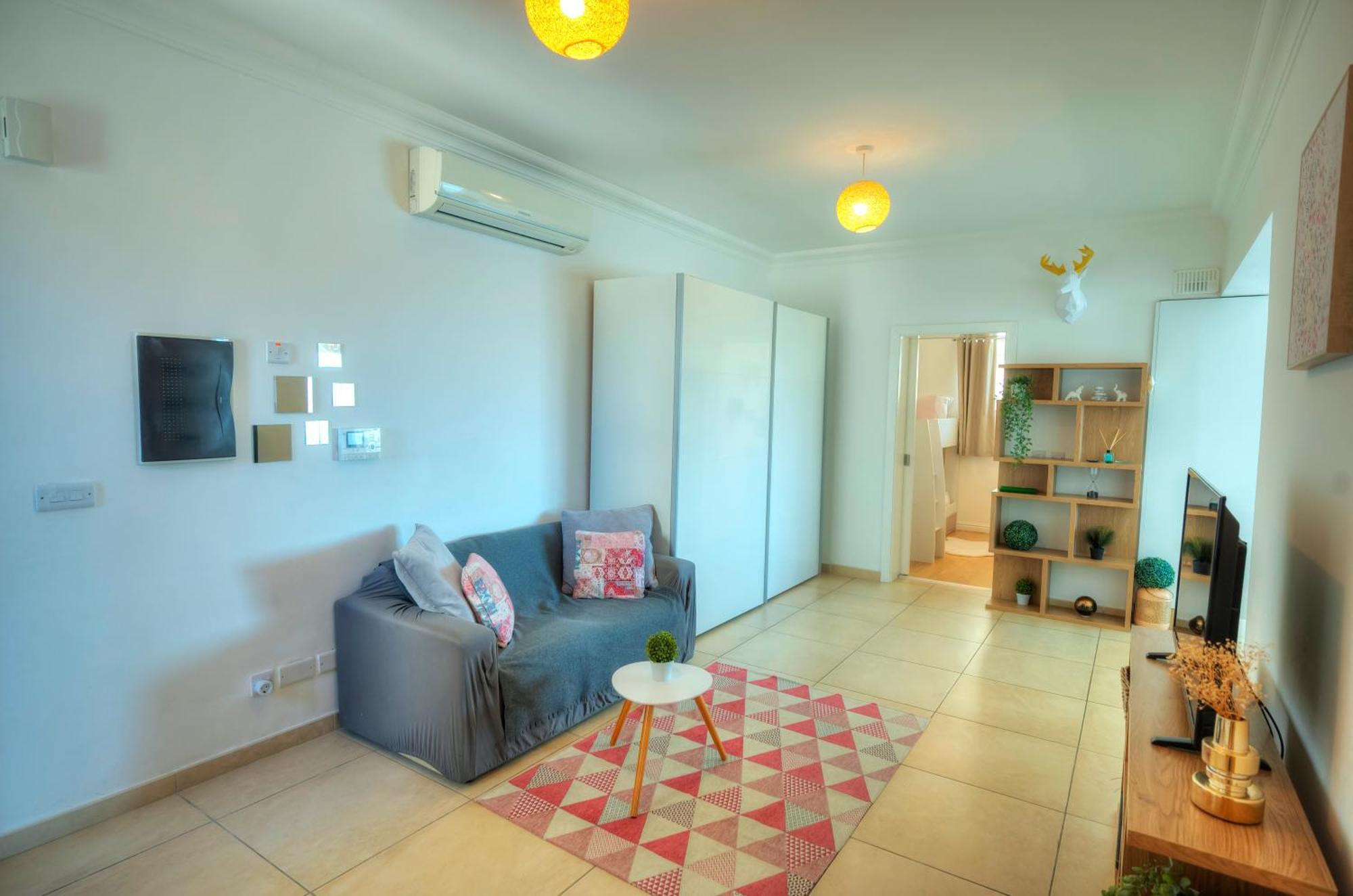 Seaview Terrace, 2bedrooms, Communal Pool Cogo1-1 * Sliema